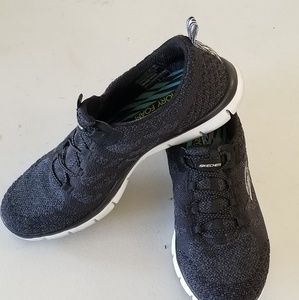 8.5 Skechers